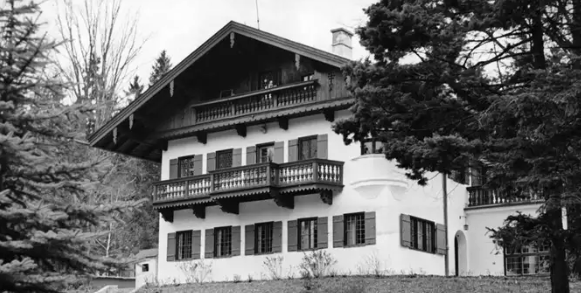 Himmler’s Curtains